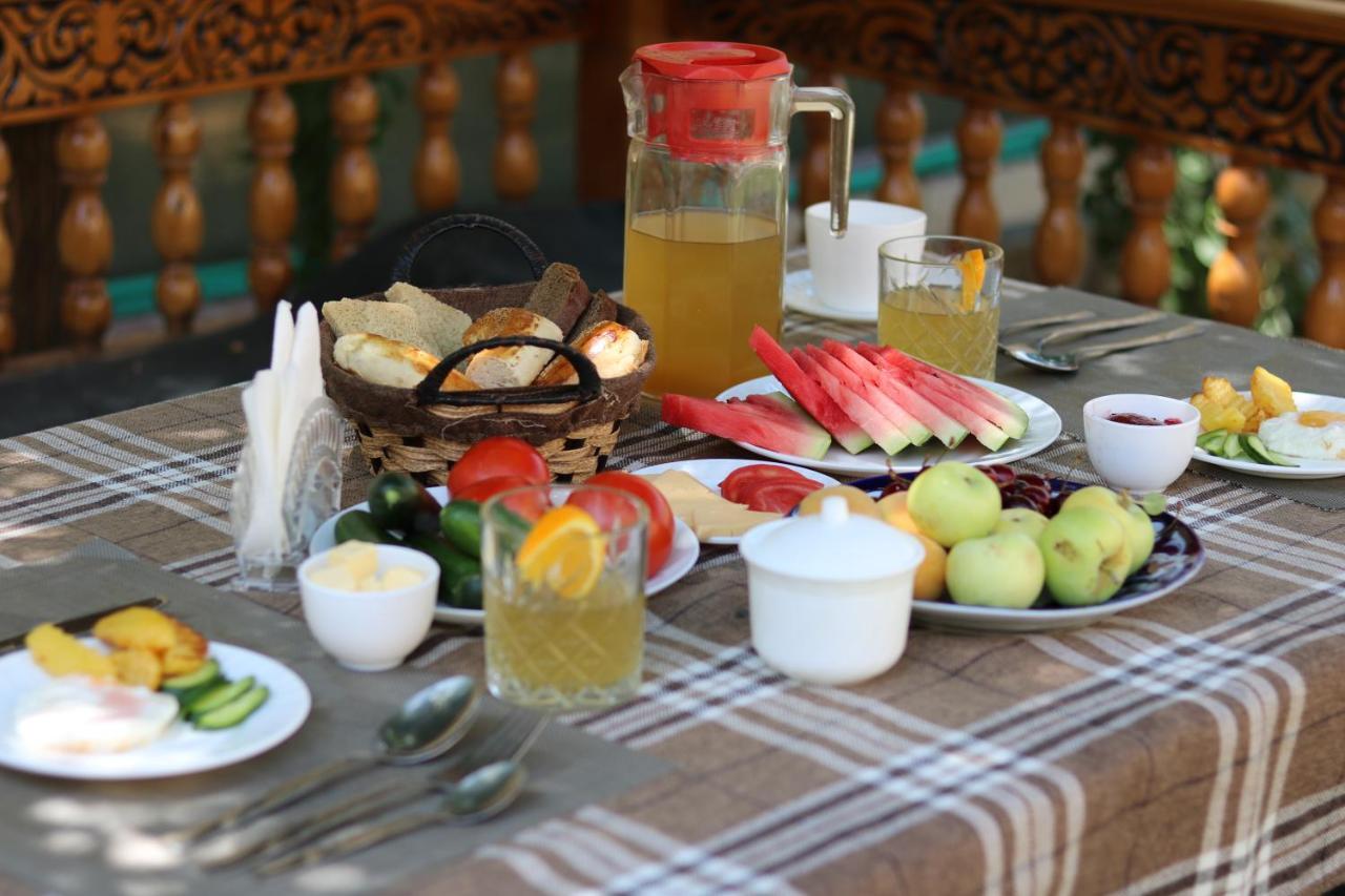 Chinor Garden Hotel Tasjkent Buitenkant foto