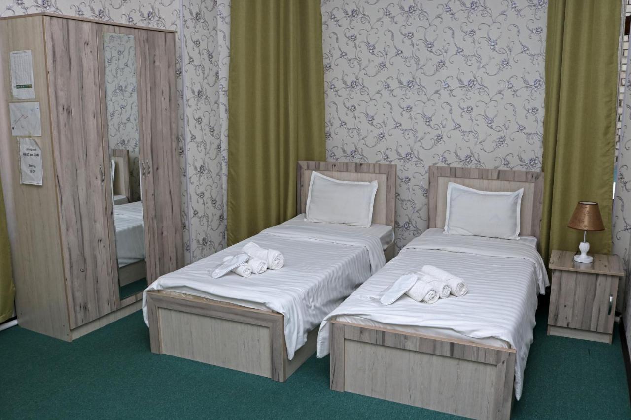 Chinor Garden Hotel Tasjkent Buitenkant foto