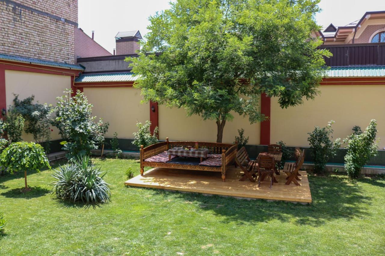 Chinor Garden Hotel Tasjkent Buitenkant foto