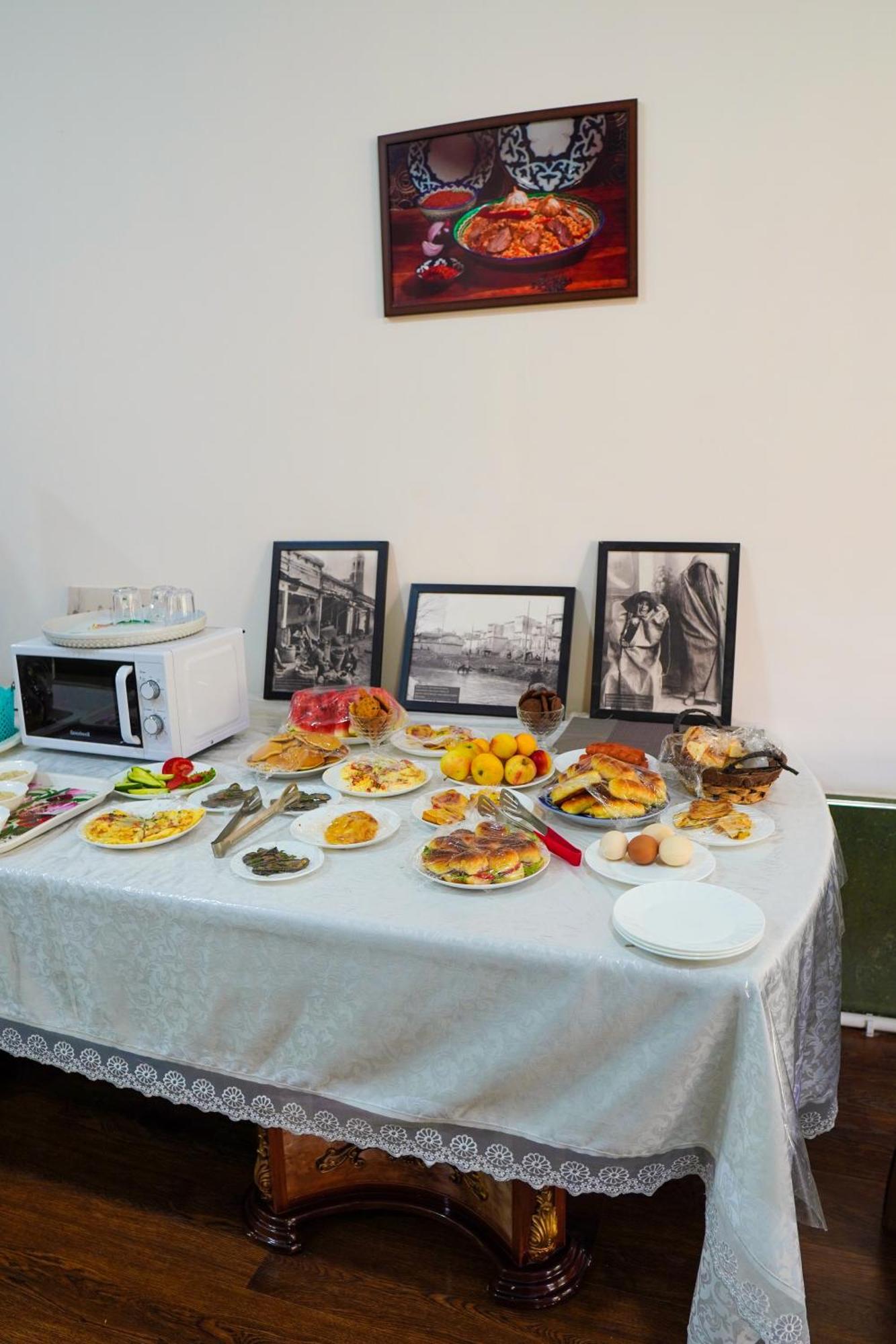 Chinor Garden Hotel Tasjkent Buitenkant foto