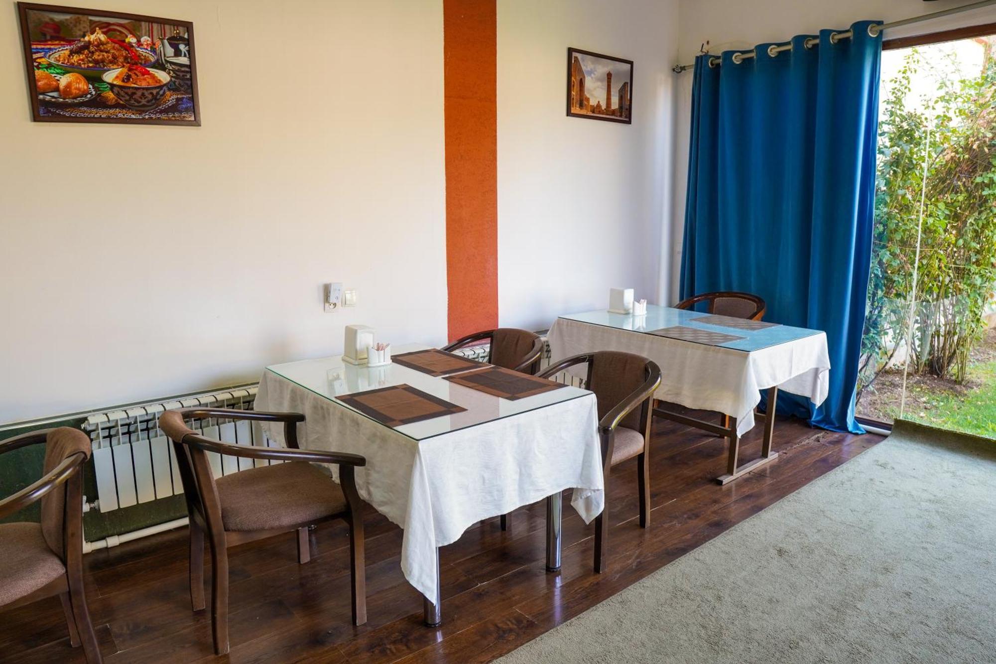 Chinor Garden Hotel Tasjkent Buitenkant foto