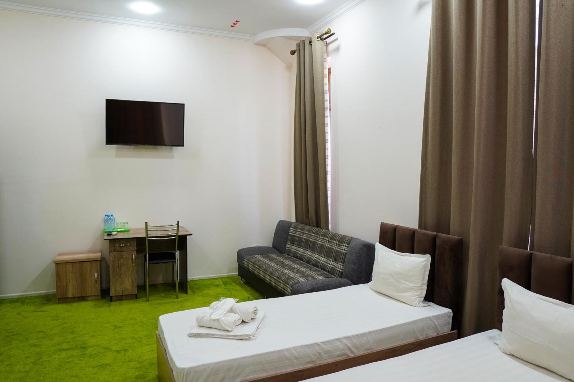 Chinor Garden Hotel Tasjkent Buitenkant foto