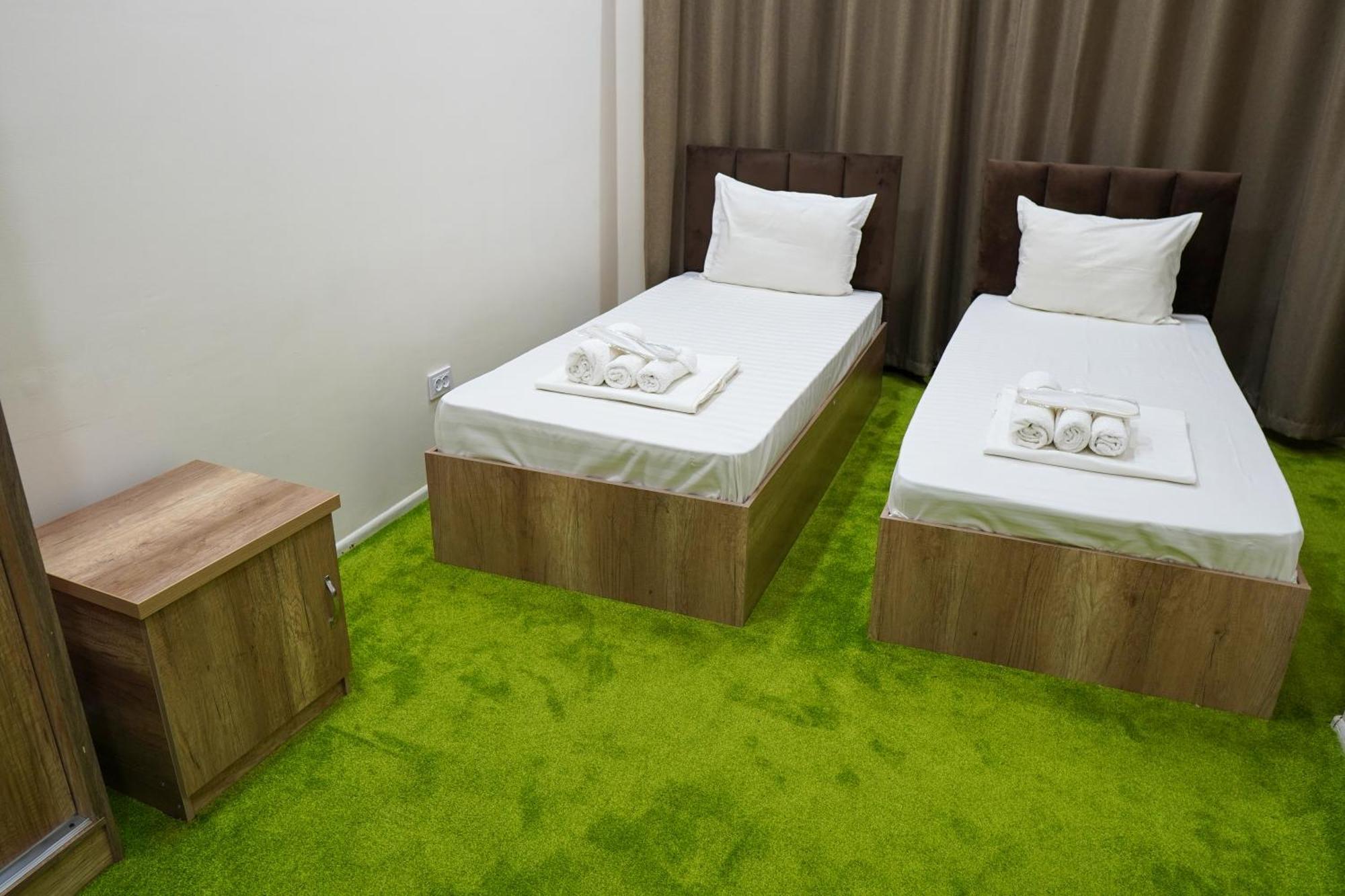 Chinor Garden Hotel Tasjkent Buitenkant foto
