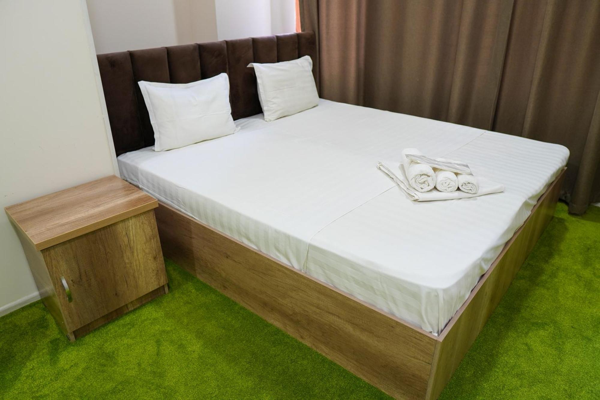 Chinor Garden Hotel Tasjkent Buitenkant foto