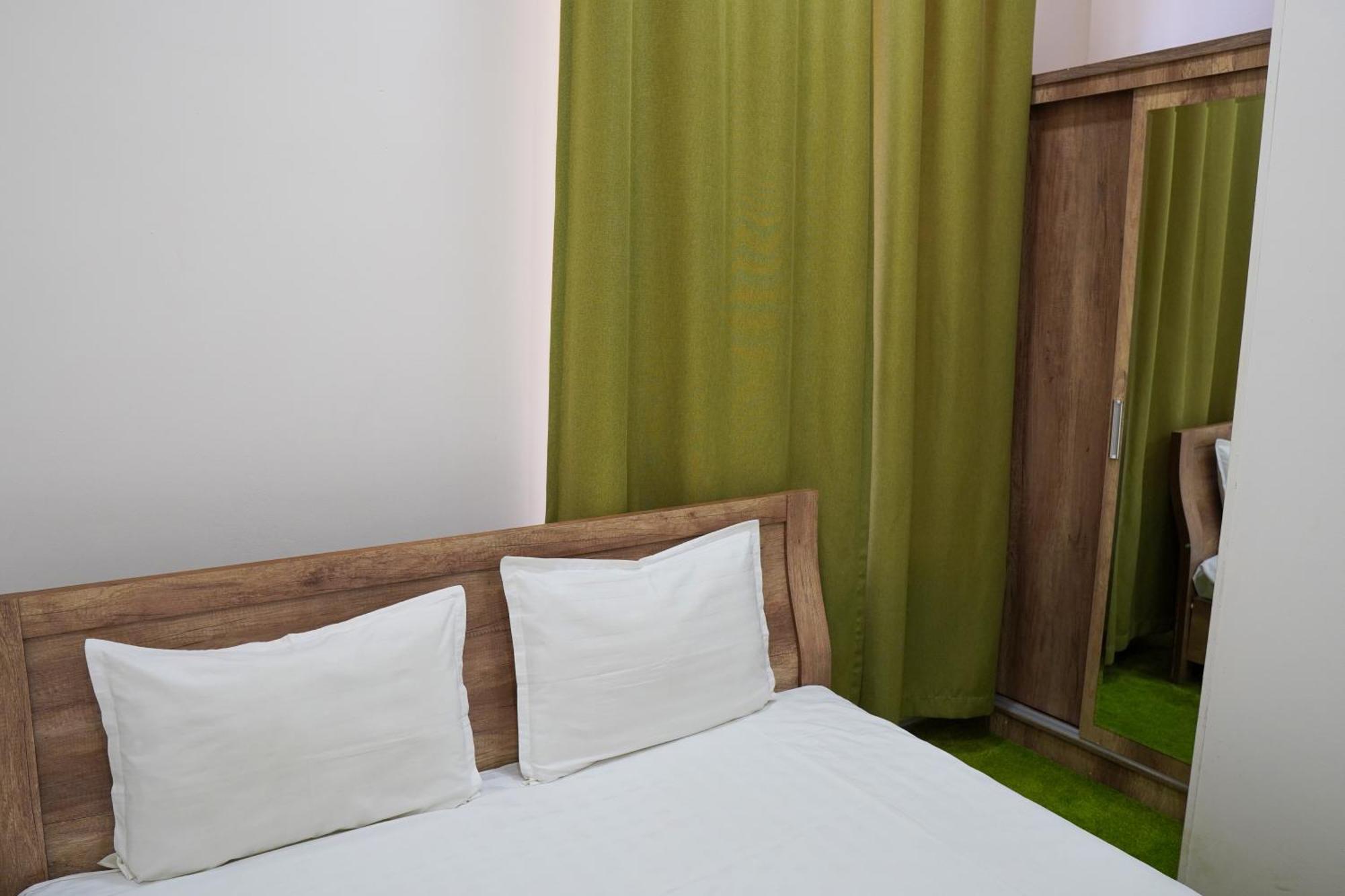 Chinor Garden Hotel Tasjkent Buitenkant foto