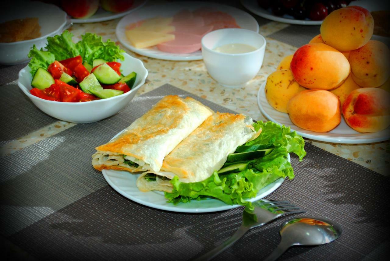Chinor Garden Hotel Tasjkent Buitenkant foto