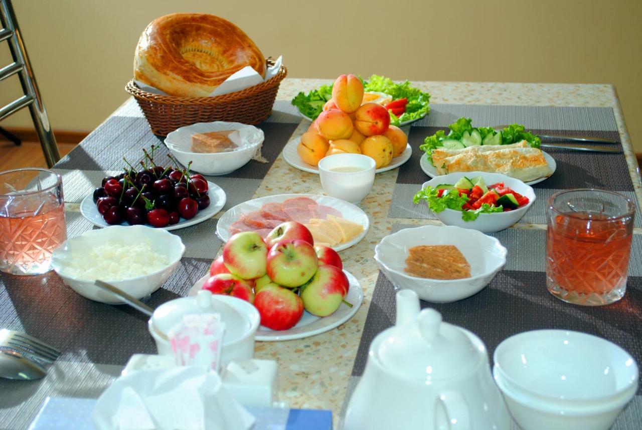 Chinor Garden Hotel Tasjkent Buitenkant foto